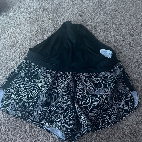 Nike running shorts - Picture 2 of 4